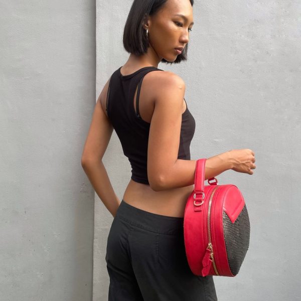 DONITA SLING BAG